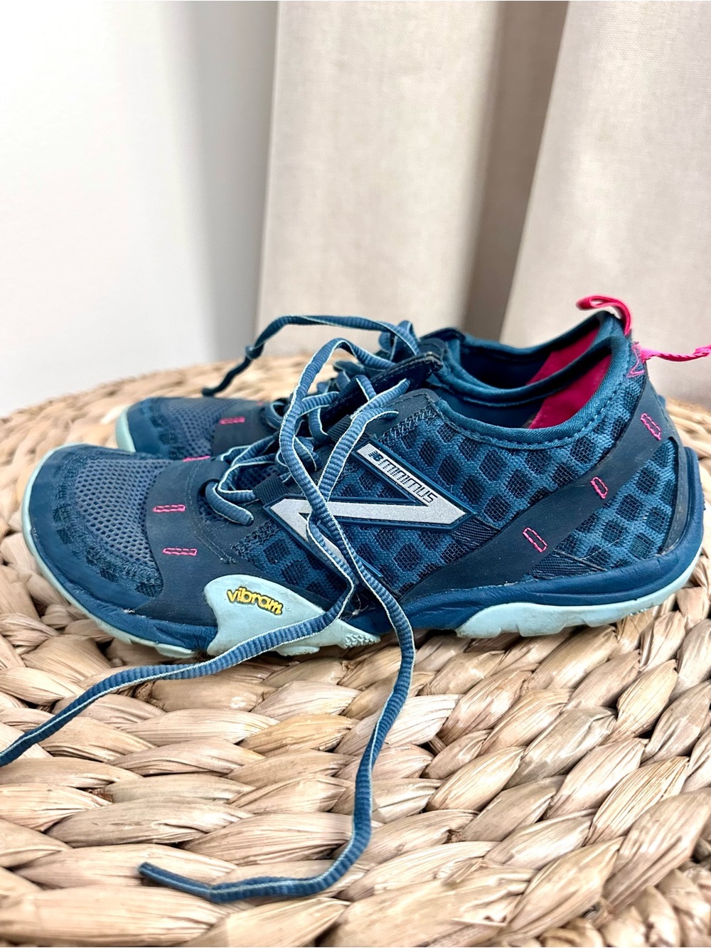 New Balance Minimus 10v1 Trail Running Shoes Women's Size 8.5US Grey Pink Vibram